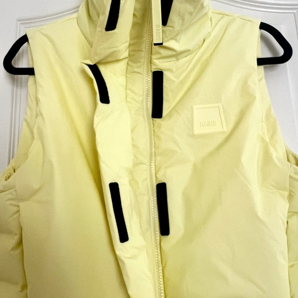 ☔️ RAINS Loop Vest - Picture 6 of 8